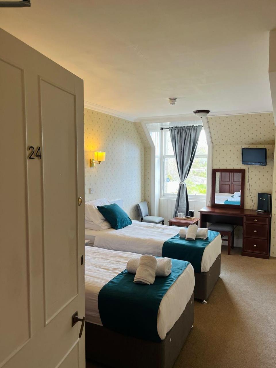 The Stromness Hotel Bagian luar foto