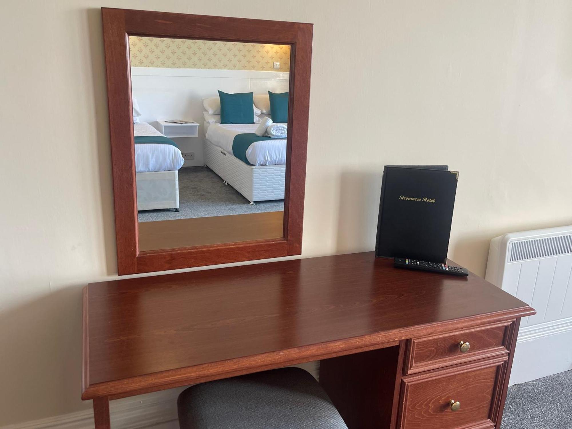 The Stromness Hotel Bagian luar foto